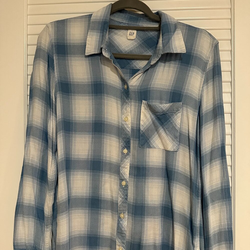 GAP Blue & White Plaid Soft Rayon Button Down Shirt - Size M